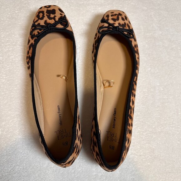Size 8 1/2 Women's Leopard Print Shoes - Memory Foam Never Worn - Picture 1 of 5